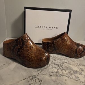 AZALEA WANG CLOG IN BROWN SNAKE - 7.5